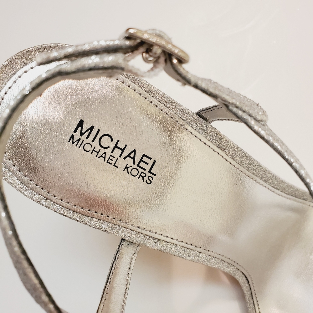 NWOB Michael Kors T Strap Sandal Silver Glitter - Picture 11 of 11